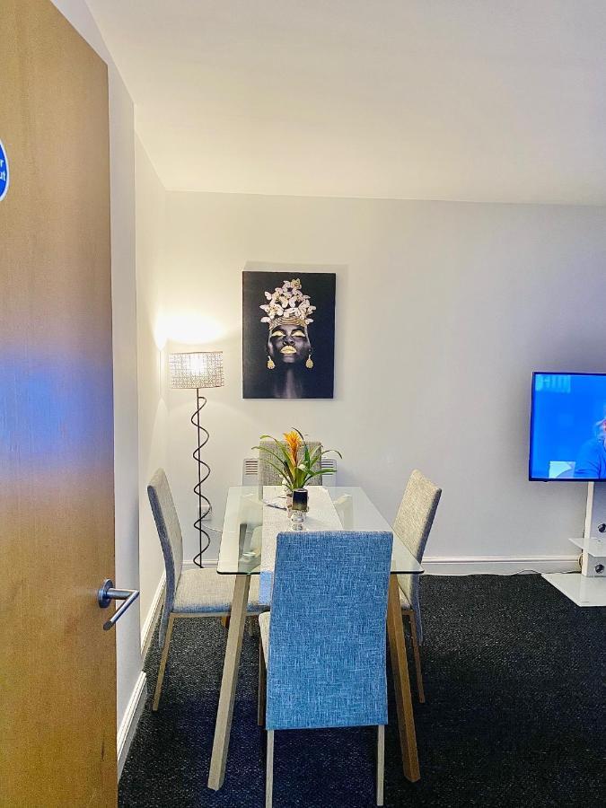 Unique View Of Anfield Stadium - Charming 2 Bedroom Apartment In Liverpool With Parking Экстерьер фото
